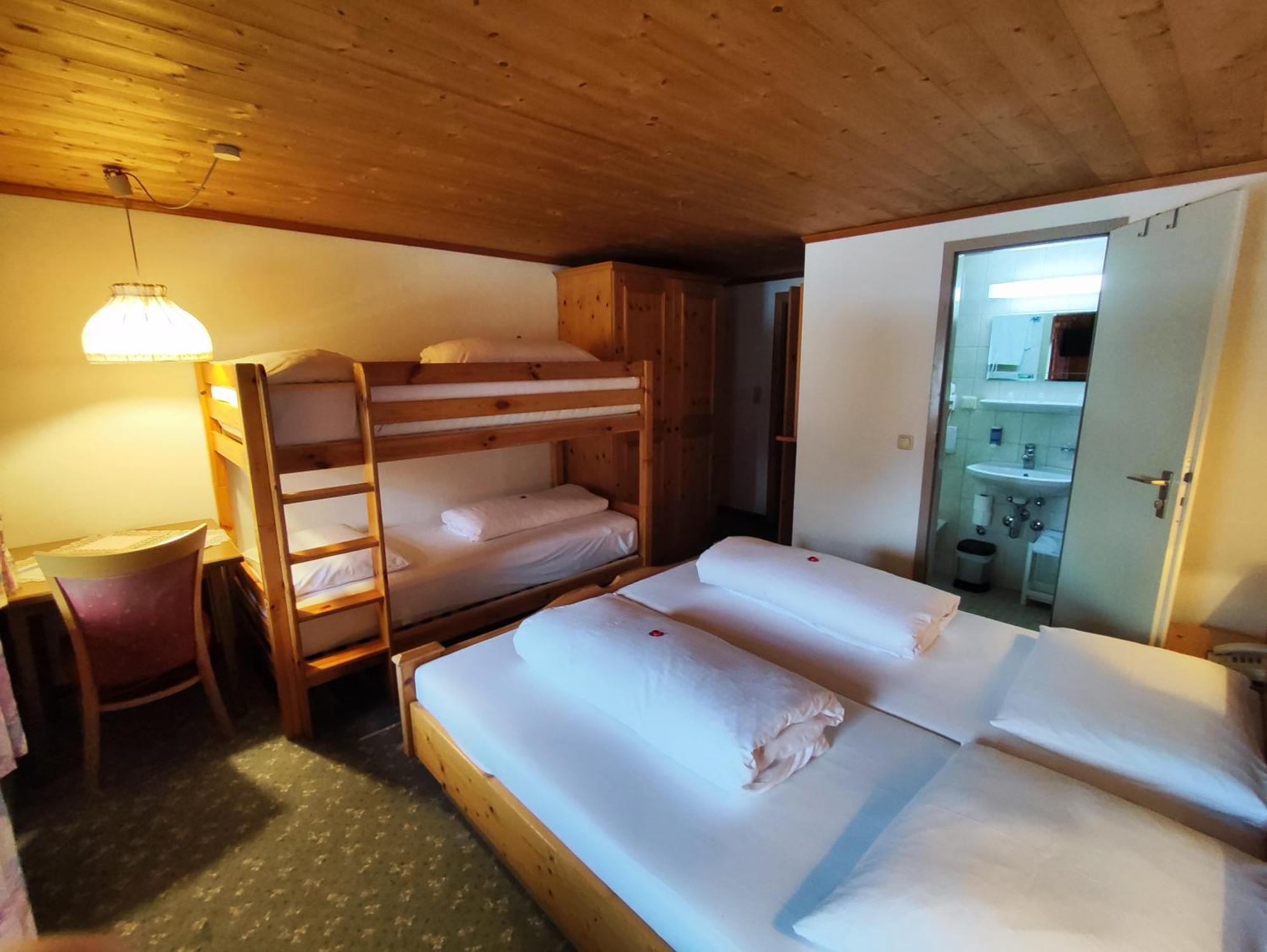 Gasthaus Mitterjager Kirchdorf in Tirol Rom bilde